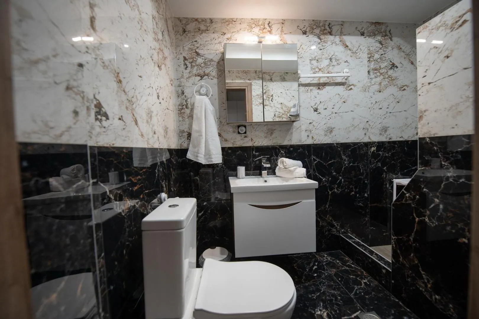 Thessaloniki Luxe Suite, Chrysa'S Private Getaway アパート